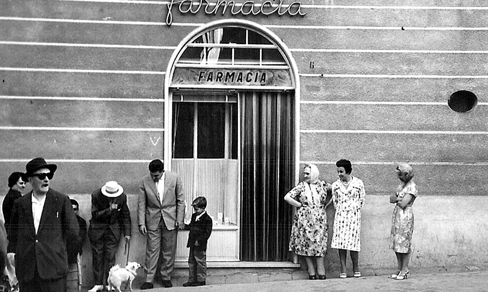 Farmacia Menconi fine anni cinquanta